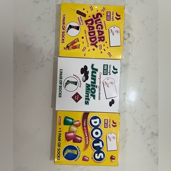 Colorful Retro Toy Set with Nostalgic Design. 3 pairs of socks! - Picture 4 of 9